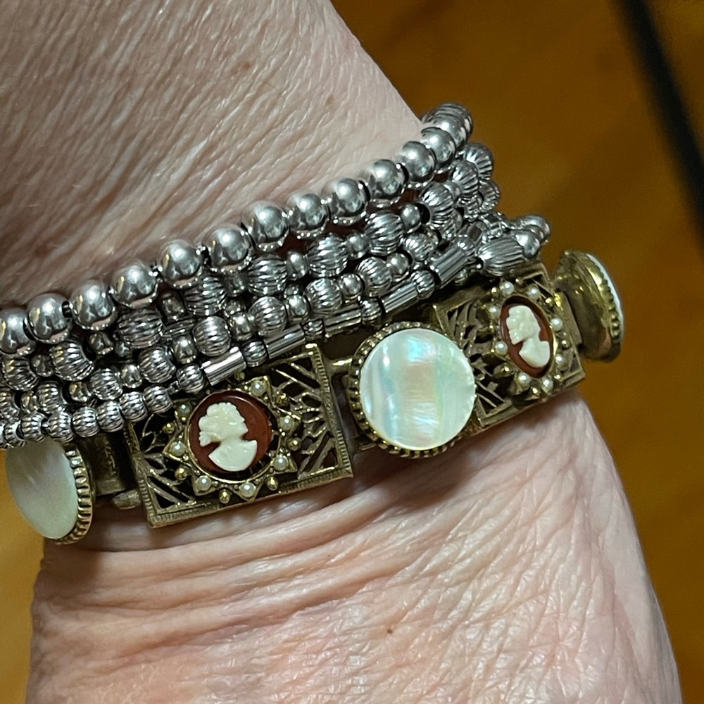 Vintage Gold tone cameo and mother of pearl panel bracelet - Picture 5 of 9